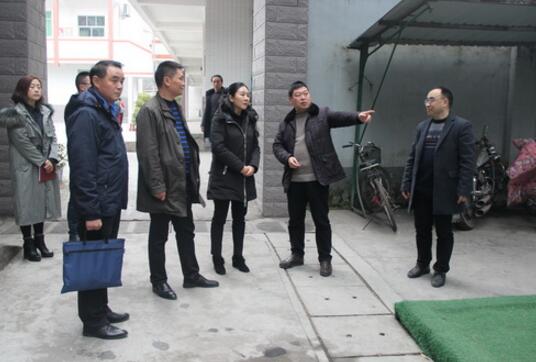 广元旺苍副县长李佳深入东河小学调研学校建设工作